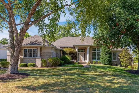 561 Malinmor Dr, Weldon Spring, MO 63304