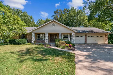 4301 Carrie Beth Ln, Saint Louis, MO 63128