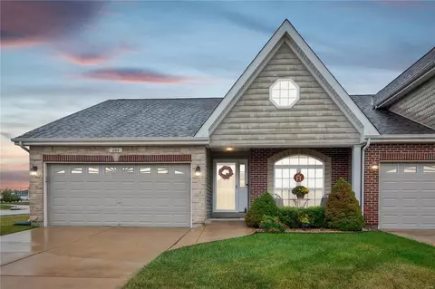 204 Pierce View Cir, Wentzville, MO 63385