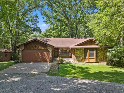 31 Falling Leaf Dr, Lake Saint Louis, MO 63367