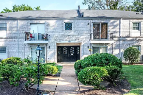 4366 Chateau De Ville Dr #C, Saint Louis, MO 63129