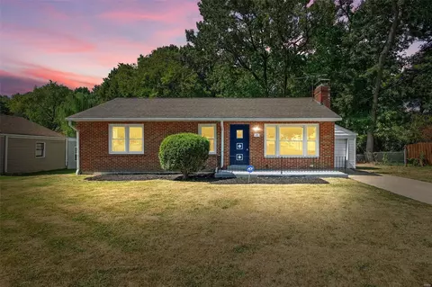 25 S Floridale Dr, Saint Louis, MO 63135