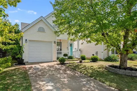 1273 Garden Village Dr, Florissant, MO 63031