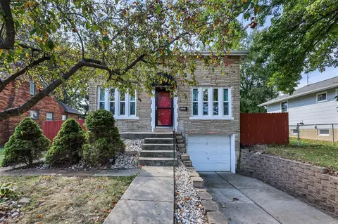 8011 Brittin Pl, Saint Louis, MO 63123