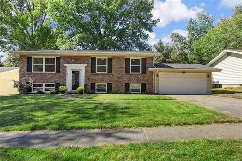 911 Brookvale Ter, Manchester, MO 63021