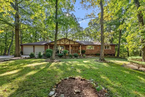23 Jacks Cabin Dr, Defiance, MO 63341