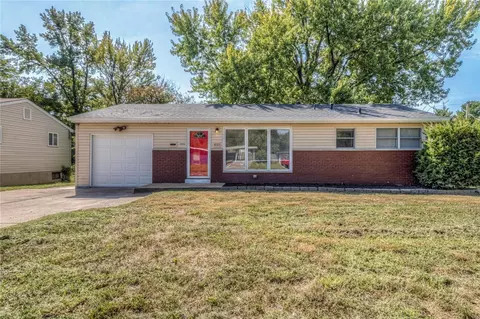 830 Derhake Rd, Florissant, MO 63033