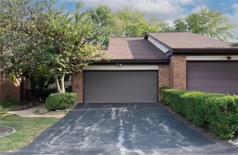 718 Sandy Summit Dr, Ballwin, MO 63021