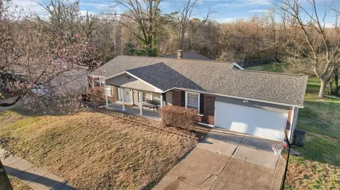 6605 Lakeside Hills Dr, Florissant, MO 63033