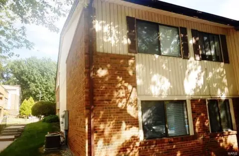 1670 Summer Run Dr #11, Florissant, MO 63033