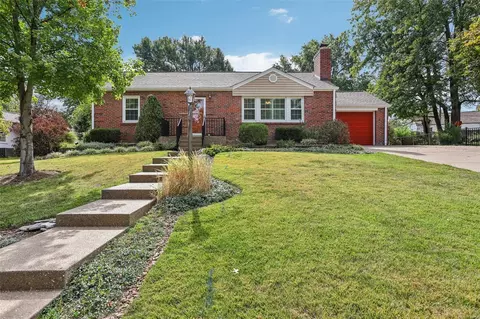 424 Sunningwell Dr, Saint Louis, MO 63119