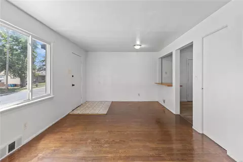 6119 Jackson, Berkeley, MO 63134 photo 4