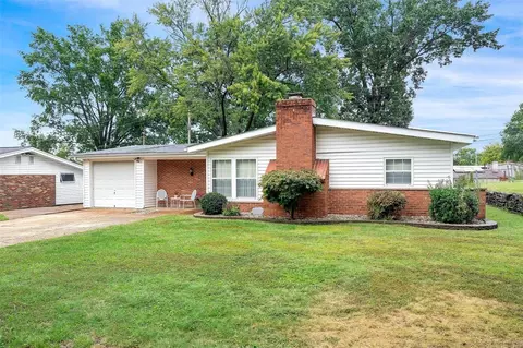769 Gradient Dr, Saint Louis, MO 63125