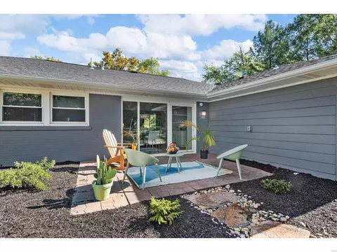 Exterior - 130 Stoneyside Ln, Olivette, MO 63132 photo 3 of 4