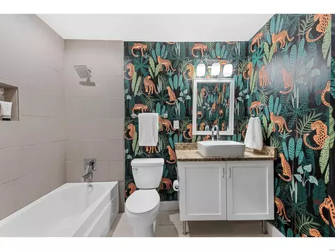 Bath - 130 Stoneyside Ln, Olivette, MO 63132 photo 5 of 5