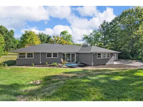 Exterior - 130 Stoneyside Ln, Olivette, MO 63132 photo 2 of 4