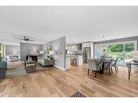 Dining - 130 Stoneyside Ln, Olivette, MO 63132 photo 2 of 2