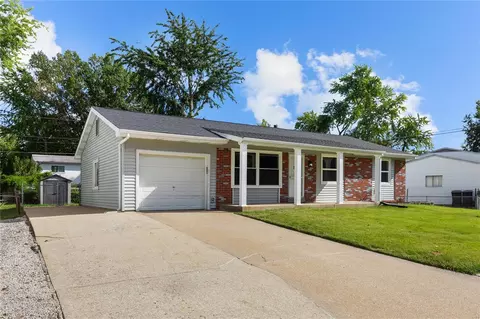 22 Saint Mark Dr, Saint Peters, MO 63376