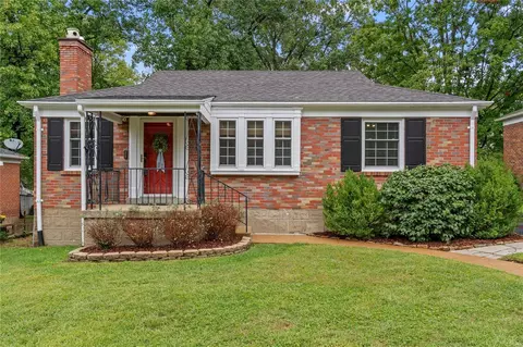 1520 Blue Bell Ln, Rock Hill, MO 63119