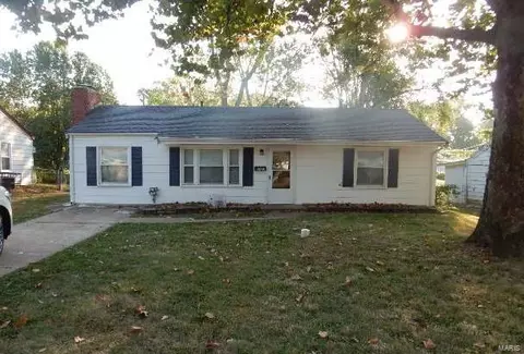 9830 Dennis Dr, Saint Louis, MO 63136