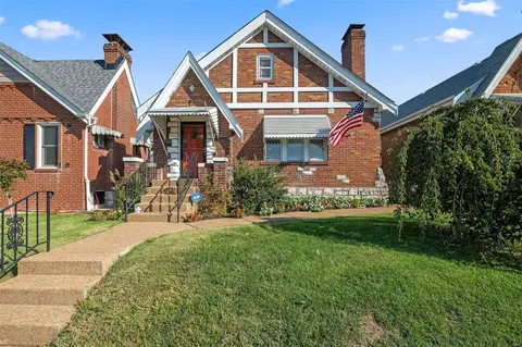 5727 Chippewa St, Saint Louis, MO 63109