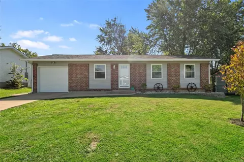 4502 Niagara Dr, Saint Louis, MO 63129