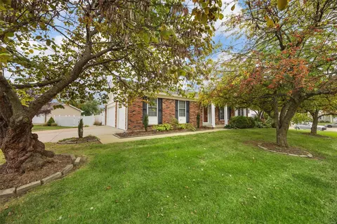 16 Carriage Hill Ct, St. Peters, MO 63304