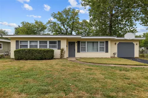 47 Marquette Dr, Florissant, MO 63031