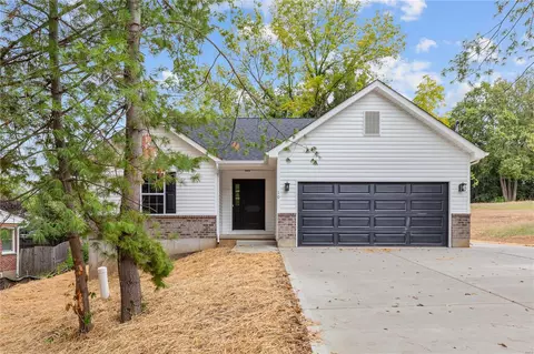 10 Cumberland Ave, Maryland Heights, MO 63043