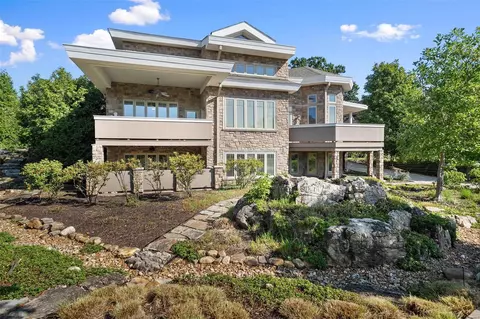12869 Goodson Rd, Des Peres, MO 63131