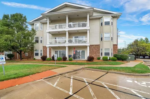 124 Saint James Ct, Saint Peters, MO 63376