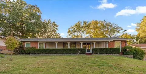 2525 Greenberry Dr, Florissant, MO 63033