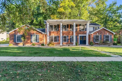14824 Greenleaf Valley Dr, Chesterfield, MO 63017
