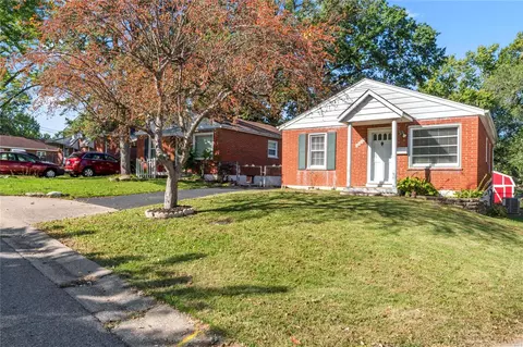 Exterior - 4427 Eminence Blvd, Berkeley, MO 63134 photo 2 of 6