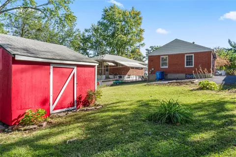 Exterior - 4427 Eminence Blvd, Berkeley, MO 63134 photo 5 of 6