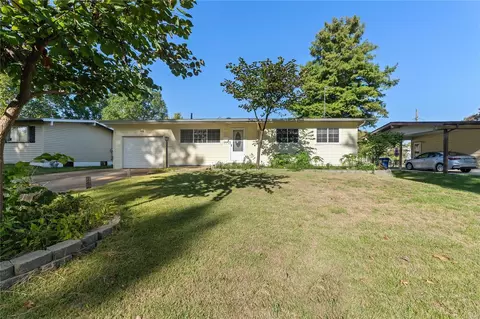 1435 Aspen Dr, Florissant, MO 63031