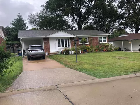 4847 Cayuga Dr, Saint Louis, MO 63123