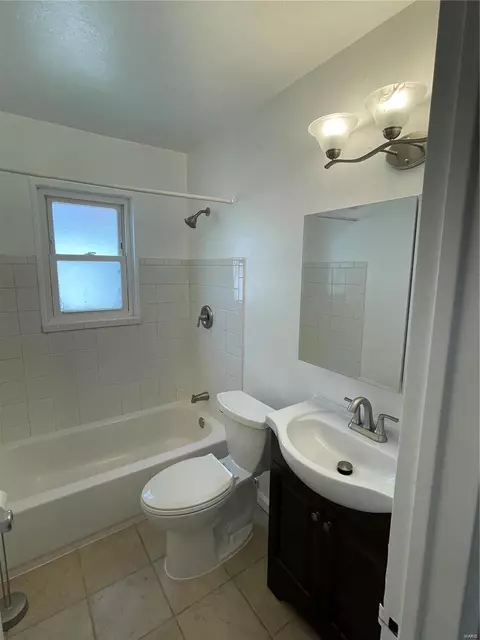 Bath - 137 Anabel Ave, Ferguson, MO 63135 photo 2 of 2
