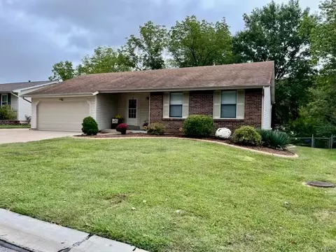 35 Crescent Hills Dr, Saint Peters, MO 63376