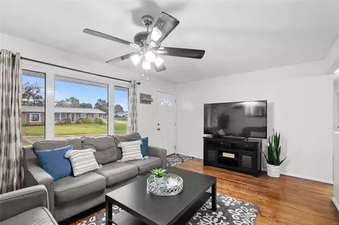11104 Patsy Dr, Saint Louis, MO 63123 photo 3