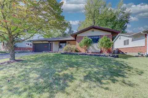 3055 Wellington Dr, Florissant, MO 63033