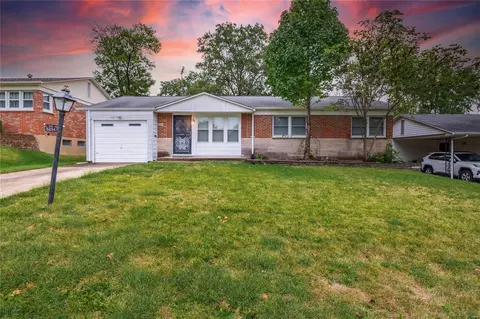 9234 Mackinaw Dr, Saint Louis, MO 63123