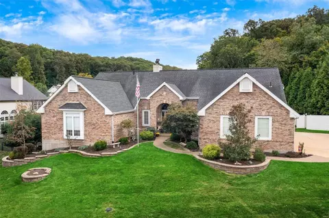 908 Southern Hills Ct, Eureka, MO 63025