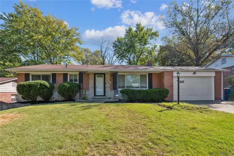 2334 Waukon Dr, Saint Louis, MO 63114