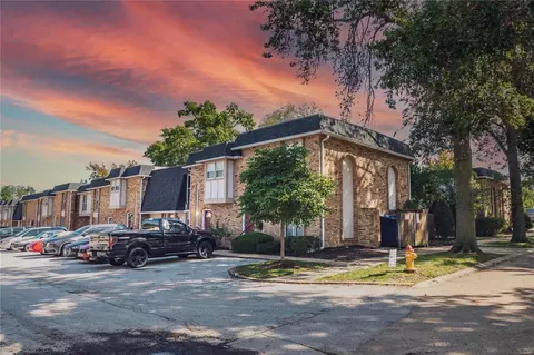 1104 Rue La Chelle Walk Dr #1104, Creve Coeur, MO 63141