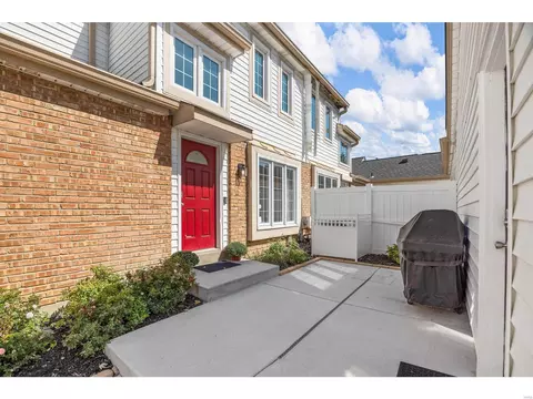 14983 Broadmont Dr, Chesterfield, MO 63017