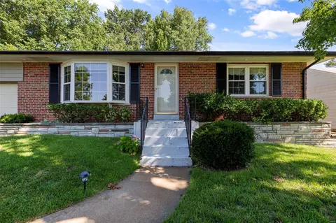 9455 Arban Dr, Saint Louis, MO 63126