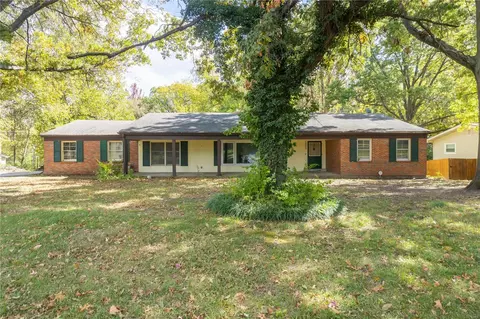 12095 Mignon Dr, Florissant, MO 63033