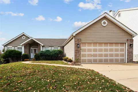 6191 Newton Terrace Dr, Saint Louis, MO 63129