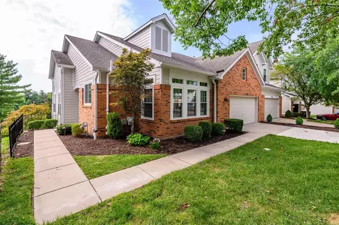 16767 Chesterfield Bluffs Cir, Chesterfield, MO 63005